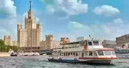 От 400 р. на прогулки по Москве-реке по маршруту «Центральный»