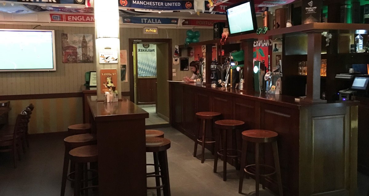 интерьер паба Dagda Irish Pub