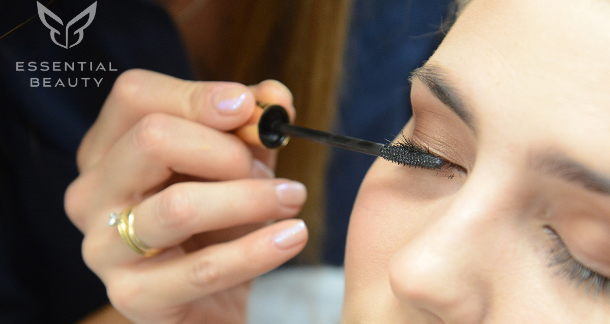 макияж в студии красоты Essential beauty
